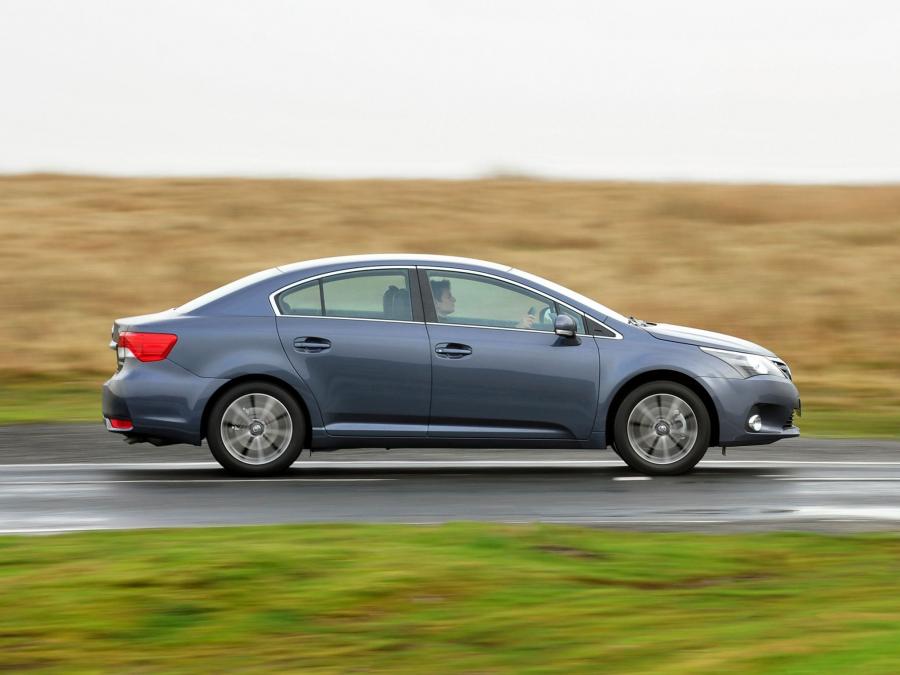  Toyota Avensis Sedan (T270) 2011 года  (UK) (фото 4 из 18)